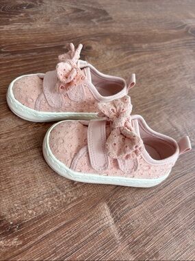 H&M Pink Lace Bow Sneakers - Toddler 5.5